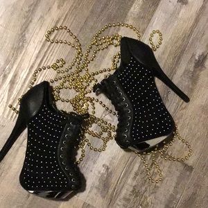 Liliana Blk Suede studded platform heeled booties
